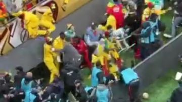 فيفا يستنكر وكاف يتوعد المتورطين.. مشاهد لا تليق في نهائي كان 2025