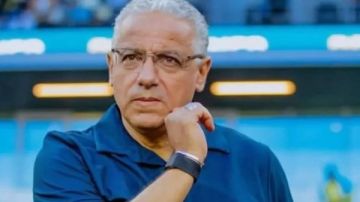 كأس أمم إفريقيا 2025.. إقالة الجزائري عادل حمروش من تدريب تنزانيا