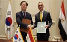 وزير الاستثمار ووزير التجارة والصناعة بكوريا الجنوبية يوقعان اتفاقية الشراكة الاقتصادية بين البلدين