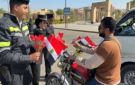 بمناسبة عيد الشرطة.. توزيع الورود والأعلام على المواطنين والسائحين في أسوان