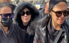 انهيار الفنانة شيرين خلال جنازة شقيقها.. شاهد
