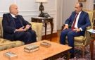 وزير الخارجية يلتقي مجدي يعقوب ويشيد بدور المشروعات الصحية المصرية في إفريقيا