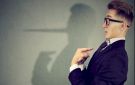 مش هيتضحك عليك .. 10 علامات تكشف الكذب أثناء الحديث