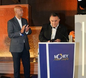 رئيس البورصة المصرية يعلن أسماء الفائزين في مسابقة Easy Trade رئيس البورصة المصرية يعلن أسماء الفائزين في مسابقة Easy Trade