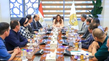 وزيرة التنمية المحلية تتابع مع ممثلي 5 شركات للنظافة بالقاهرة والإسكندرية الموقف التنفيذي لأعمال جمع ونقل ورفع المخلفات وزيرة التنمية المحلية تتابع مع ممثلي 5 شركات للنظافة بالقاهرة والإسكندرية الموقف التنفيذي لأعمال جمع ونقل ورفع المخلفات
