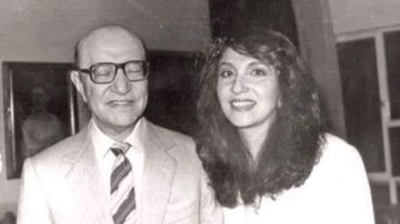 ابنة محمد عبدالوهاب تكشف مفاجأة عن انتمائه الكروي قبل قمة الأهلي والزمالك ابنة محمد عبدالوهاب تكشف مفاجأة عن انتمائه الكروي قبل قمة الأهلي والزمالك
