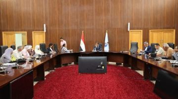محافظ البحر الأحمر يستمع لشكاوى المواطنين ويوجه بدراستها وسرعة حلها محافظ البحر الأحمر يستمع لشكاوى المواطنين ويوجه بدراستها وسرعة حلها