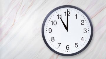 الساعة هتتغير يوم جمعة.. 60 دقيقة إلى الخلف لبدء التوقيت الشتوي هذا الموعد الساعة هتتغير يوم جمعة.. 60 دقيقة إلى الخلف لبدء التوقيت الشتوي هذا الموعد