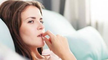 ليه بتفتكري المواقف المحرجة قبل النوم؟ أسباب نفسية وراء استرجاع الذكريات