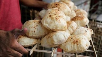 التموين : لا زيادة في أسعار الخبز وضخ كميات من الأقماح لضبط السوق التموين : لا زيادة في أسعار الخبز وضخ كميات من الأقماح لضبط السوق