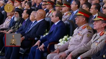 الرئيس السيسي يشاهد مهارات فنية باستخدام السلاح من مقاتلي الأكاديمية والكليات العسكرية