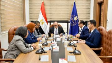 رئيس هيئة الدواء يبحث مع شركة المهن الطبية آليات توافر المستحضرات الدوائية رئيس هيئة الدواء يبحث مع شركة المهن الطبية آليات توافر المستحضرات الدوائية