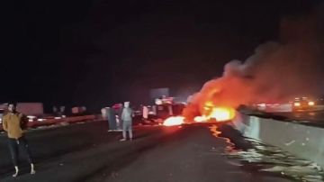 دون إصابات.. السيطرة على حريق سيارة عقب انقلابها غرب مدينة الحمام بمطروح دون إصابات.. السيطرة على حريق سيارة عقب انقلابها غرب مدينة الحمام بمطروح