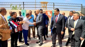 وزير التعليم من حلايب يوجه باستمرار متابعة مهارات القراءة.. ويشيد بمستوى الطلاب وزير التعليم من حلايب يوجه باستمرار متابعة مهارات القراءة.. ويشيد بمستوى الطلاب