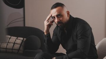 بعد نجاح أغنية المصريين.. عماد كمال يطرح أغنيته مش خسارة عبر منصات التواصل الاجتماعي بعد نجاح أغنية المصريين.. عماد كمال يطرح أغنيته مش خسارة عبر منصات التواصل الاجتماعي