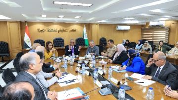 لمتابعة المؤشرات السكانية.. محافظ الجيزة يترأس الاجتماع الدوري للمجلس الإقليمي للسكان لمتابعة المؤشرات السكانية.. محافظ الجيزة يترأس الاجتماع الدوري للمجلس الإقليمي للسكان
