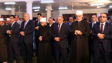 المفتي ووزير الأوقاف ومحافظ الإسماعيلية يؤدون صلاة الجمعة بمسجد الجزارية المفتي ووزير الأوقاف ومحافظ الإسماعيلية يؤدون صلاة الجمعة بمسجد الجزارية