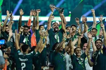 المنتخب السعودي يتوج بكأس الخليج بالفوز على الإمارات المنتخب السعودي يتوج بكأس الخليج بالفوز على الإمارات
