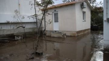 عواصف شديدة تضرب جزيرة كريت اليونانية وتتسبب في فيضانات.. عمليات إنقاذ وإجلاء واسعة عواصف شديدة تضرب جزيرة كريت اليونانية وتتسبب في فيضانات.. عمليات إنقاذ وإجلاء واسعة