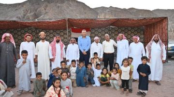 محافظ جنوب سيناء يلتقي أهالي تجمع طوبيا بطابا ويبحث احتياجاتهم الخدمية محافظ جنوب سيناء يلتقي أهالي تجمع طوبيا بطابا ويبحث احتياجاتهم الخدمية
