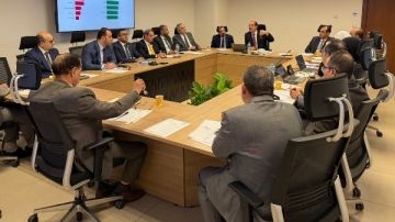 نائب وزير الصحة يترأس اجتماعا لتطوير منظومة التدريب الطبي وضوابط توزيع وترقية أعضاء المهن الطبية نائب وزير الصحة يترأس اجتماعا لتطوير منظومة التدريب الطبي وضوابط توزيع وترقية أعضاء المهن الطبية