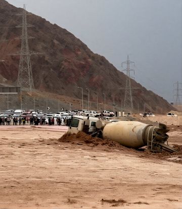 سيول جارفة تفاجئ المسافرين في مصر والسلطات ترفع حالة الطورائ (فيديو) سيول جارفة تفاجئ المسافرين في مصر والسلطات ترفع حالة الطورائ (فيديو)
