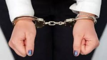 بعد القبض على بلوجر أكتوبر .. الحبس وغرامة 5 آلاف جنيه عقوبة نشر مقاطع خادشة على مواقع التواصل بعد القبض على بلوجر أكتوبر .. الحبس وغرامة 5 آلاف جنيه عقوبة نشر مقاطع خادشة على مواقع التواصل