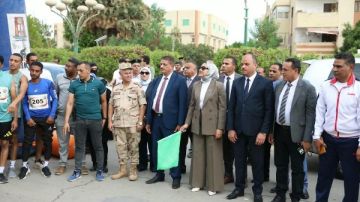 على هامش احتفالات المحافظة بالعيد القومي.. محافظ الوادي الجديد تطلق إشارة بدء ماراثون الوادي الرياضي