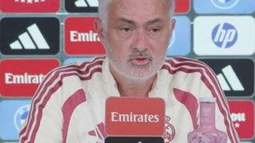 مورينيو قبل الكلاسيكو: لسنا فريقا مكتملا.. ومقارنتنا ببرشلونة ليست عادلة مورينيو قبل الكلاسيكو: لسنا فريقا مكتملا.. ومقارنتنا ببرشلونة ليست عادلة