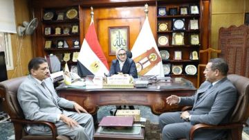 محافظ الوادي الجديد تلتقي سكرتير عام المحافظة الجديد وتكرم السابق محافظ الوادي الجديد تلتقي سكرتير عام المحافظة الجديد وتكرم السابق