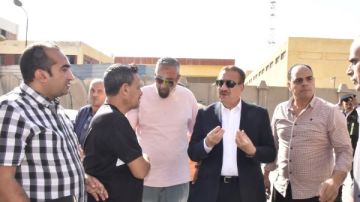 استياء من بطء التنفيذ.. محافظ بورسعيد يتابع أعمال تطوير ورفع كفاءة 126 عمارة سكنية استياء من بطء التنفيذ.. محافظ بورسعيد يتابع أعمال تطوير ورفع كفاءة 126 عمارة سكنية