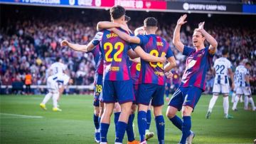 مواعيد مباريات اليوم والقنوات الناقلة.. برشلونة يواجه جالطة سراي وأتلتيكو مدريد يصطدم بمانشستر يونايتد