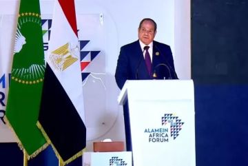 الرئيس السيسي: مصر تؤمن أن نهضة إفريقيا واستقرارها حق مشروع ينبغي التمسك به والحفاظ عليه الرئيس السيسي: مصر تؤمن أن نهضة إفريقيا واستقرارها حق مشروع ينبغي التمسك به والحفاظ عليه
