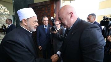 الرئيس اللبناني يجدد دعوته لشيخ الأزهر لزيارة بيروت بداية العام الجديد الرئيس اللبناني يجدد دعوته لشيخ الأزهر لزيارة بيروت بداية العام الجديد