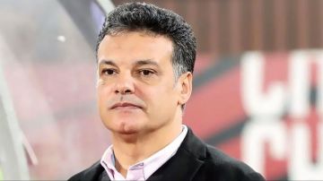 حمد إبراهيم يبكي على الهواء بعد رؤية إيهاب جلال: مش عارف أشوف صورته