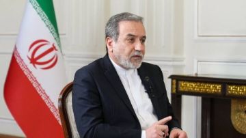 عراقجي: نتنياهو يدفع ترامب لحرب جديدة مع إيران هربا من السجن عراقجي: نتنياهو يدفع ترامب لحرب جديدة مع إيران هربا من السجن