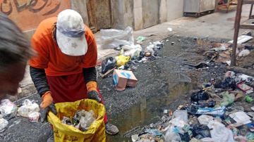 مصادرة 445 كيلو من الخردة وفرز القمامة بزهور بورسعيد مصادرة 445 كيلو من الخردة وفرز القمامة بزهور بورسعيد