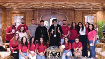 البابا تواضروس الثاني يستقبل شباب كنائس الإمارات البابا تواضروس الثاني يستقبل شباب كنائس الإمارات