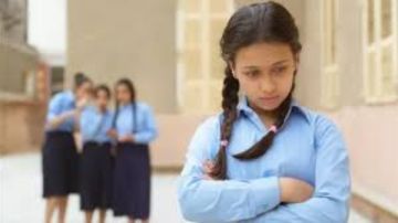 علامات في سلوك طفلك قد تكشف تعرضه للتنمر