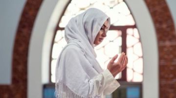 هل يجوز تحديد أيام الحيض بالفحوصات الطبية؟.. دار الإفتاء تجيب هل يجوز تحديد أيام الحيض بالفحوصات الطبية؟.. دار الإفتاء تجيب