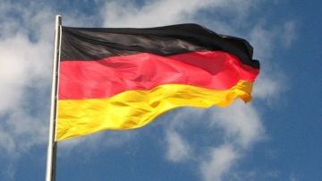ألمانيا تشغل نظاما لرصد الطائرات المسيرة في مطار برلين بعد 7 توقفات لحركة الطيران ألمانيا تشغل نظاما لرصد الطائرات المسيرة في مطار برلين بعد 7 توقفات لحركة الطيران