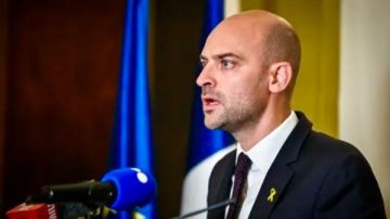 باريس تطالب إسرائيل باعتقال المسئولين عن الاعتداء على رئيس بلدية فرنسي بالضفة باريس تطالب إسرائيل باعتقال المسئولين عن الاعتداء على رئيس بلدية فرنسي بالضفة