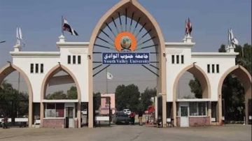 رئيس جامعة جنوب الوادي الأهلية يكشف راتبه: 22 ألف جنيه.. ويؤكد: أجور أعضاء هيئة التدريس تحتاج إلى زيادة رئيس جامعة جنوب الوادي الأهلية يكشف راتبه: 22 ألف جنيه.. ويؤكد: أجور أعضاء هيئة التدريس تحتاج إلى زيادة