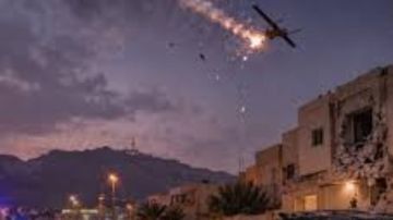 سقوط حطام مسيرة.. مقتل شخصين وإصابة آخرين في حقل شيبة النفطي بالسعودية سقوط حطام مسيرة.. مقتل شخصين وإصابة آخرين في حقل شيبة النفطي بالسعودية