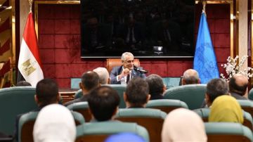 وزير الإنتاج الحربي: تعميق التصنيع المحلي وتوطين التكنولوجيا ركيزة أساسية لتأمين احتياجات الدولة وزير الإنتاج الحربي: تعميق التصنيع المحلي وتوطين التكنولوجيا ركيزة أساسية لتأمين احتياجات الدولة