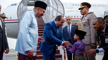 رسالة ترحيب بالرئيس السيسي في كوالالمبور.. ومباحثات ثنائية مرتقبة غدا صور رسالة ترحيب بالرئيس السيسي في كوالالمبور.. ومباحثات ثنائية مرتقبة غدا صور