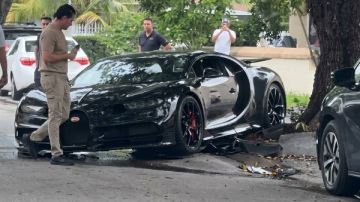 شاهد .. لحظة تحطم بوجاتي شيرون بـ 3 ملايين دولار شاهد .. لحظة تحطم بوجاتي شيرون بـ 3 ملايين دولار