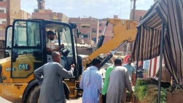 في أسوان.. رفع 11 حالة إشغال والتحفظ على 30 من المضبوطات بمدينة دراو في أسوان.. رفع 11 حالة إشغال والتحفظ على 30 من المضبوطات بمدينة دراو