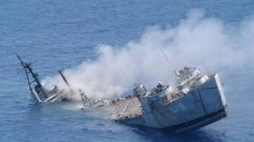 مصادر أمنية بحرية: غرق سفينتين تجاريتين قرب مضيق هرمز خلال 24 ساعة مصادر أمنية بحرية: غرق سفينتين تجاريتين قرب مضيق هرمز خلال 24 ساعة