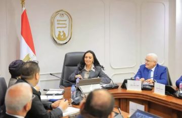 وزيرة التضامن الاجتماعي تترأس أول اجتماع لمجلس إدارة صندوق رعاية المسنين وزيرة التضامن الاجتماعي تترأس أول اجتماع لمجلس إدارة صندوق رعاية المسنين